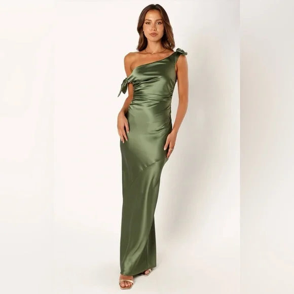 Petal & Pup Selma Off Shoulder Maxi Dress - Picture 4 of 13